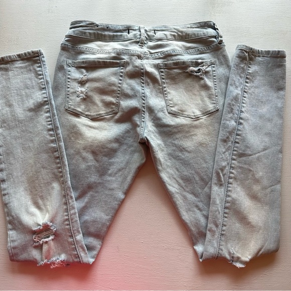 5/$15 📚 Bullhead Black Denim Legging Distressed Light Wash Size 7 - Picture 9 of 14